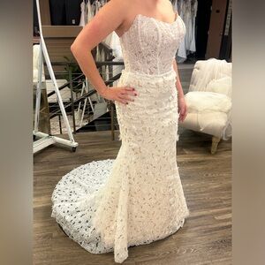 La Perla Meredith. Wedding dress size 14, street size 8
